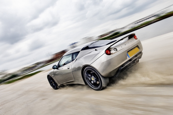 燃油车牌vs新能源车牌，2026年在北京租哪个更划算？全方位对比解析