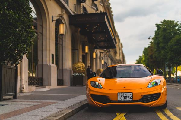 租京牌时车辆的年检该如何去办理？