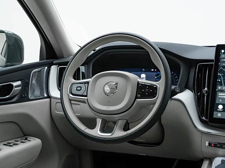 40万豪华SUV怎么选？沃尔沃XC60和奥迪Q5L谁更懂生活？