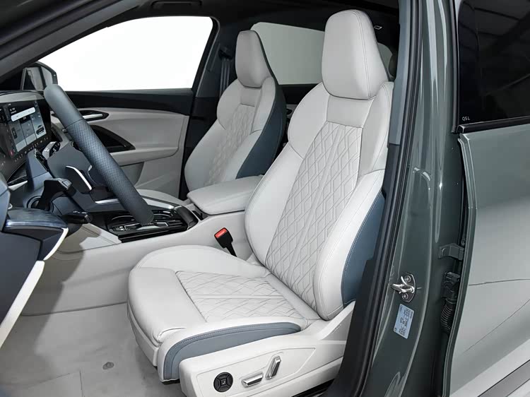 40万豪华SUV怎么选？沃尔沃XC60和奥迪Q5L谁更懂生活？