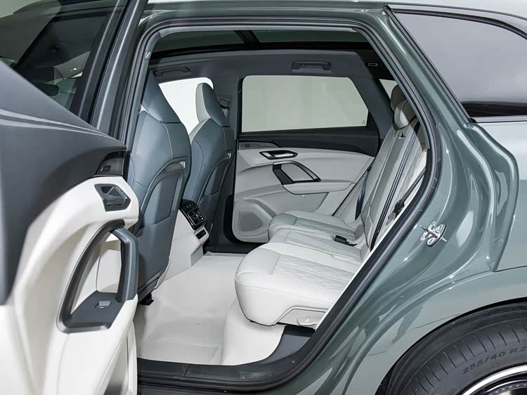 40万豪华SUV怎么选？沃尔沃XC60和奥迪Q5L谁更懂生活？