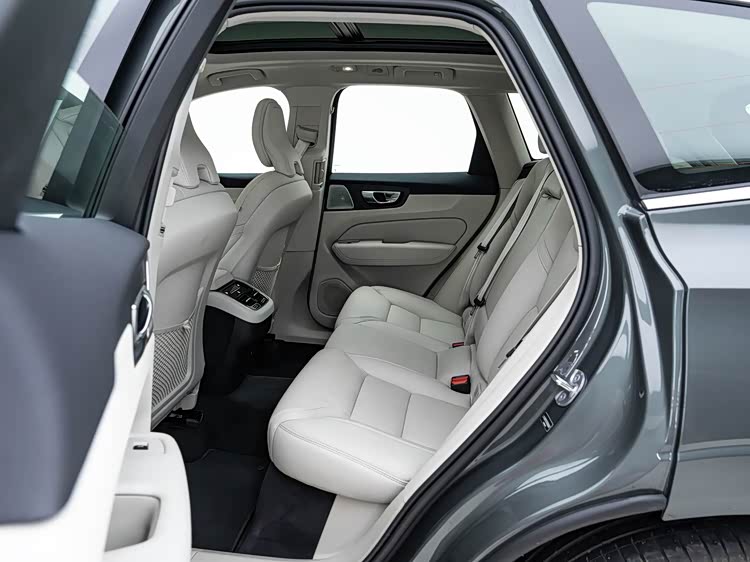 40万豪华SUV怎么选？沃尔沃XC60和奥迪Q5L谁更懂生活？