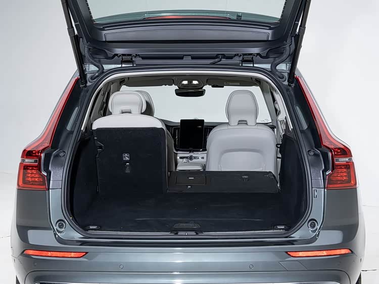 40万豪华SUV怎么选？沃尔沃XC60和奥迪Q5L谁更懂生活？