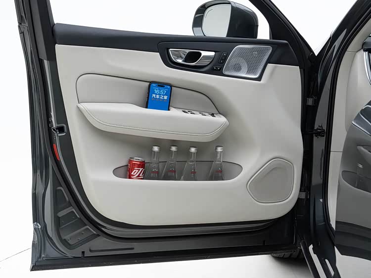 40万豪华SUV怎么选？沃尔沃XC60和奥迪Q5L谁更懂生活？