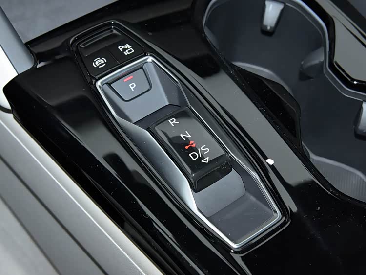 40万豪华SUV怎么选？沃尔沃XC60和奥迪Q5L谁更懂生活？