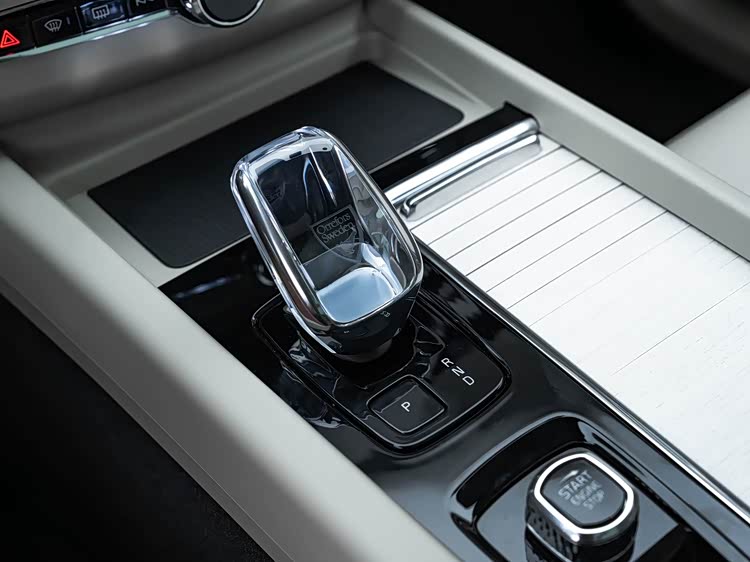 40万豪华SUV怎么选？沃尔沃XC60和奥迪Q5L谁更懂生活？