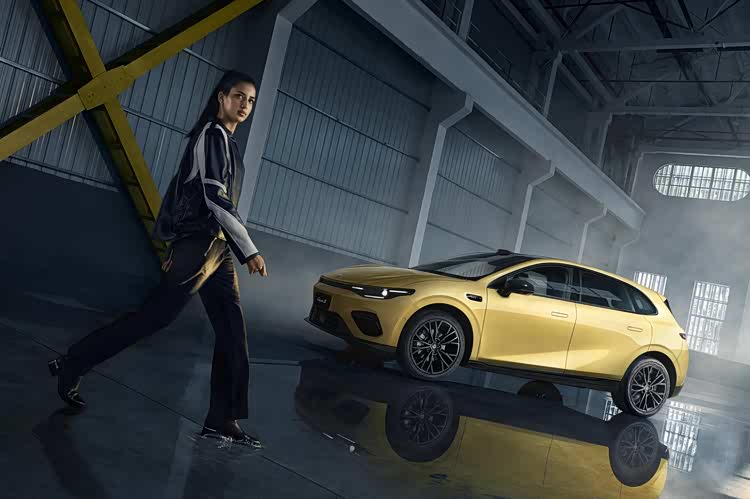 10万就能买到的后驱轿跑，零跑做出来了