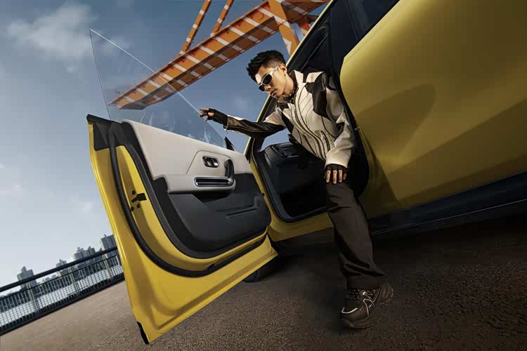 10万就能买到的后驱轿跑，零跑做出来了