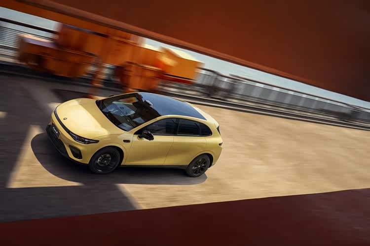 10万就能买到的后驱轿跑，零跑做出来了