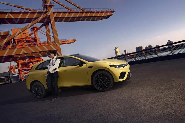 10万就能买到的后驱轿跑，零跑做出来了