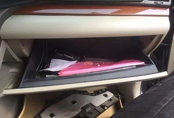 汽车储物箱扣手断了怎么办