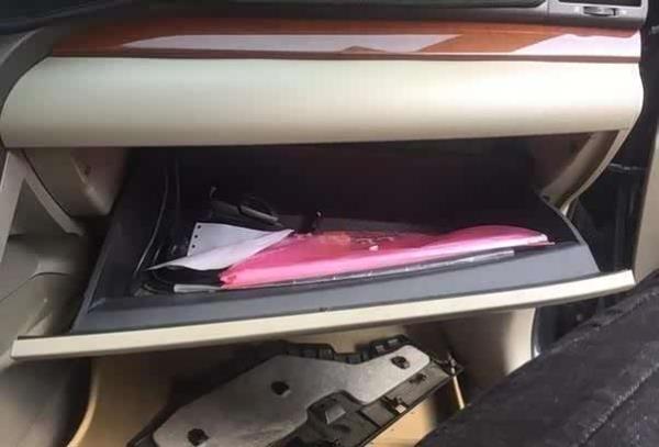 汽车储物箱扣手断了怎么办