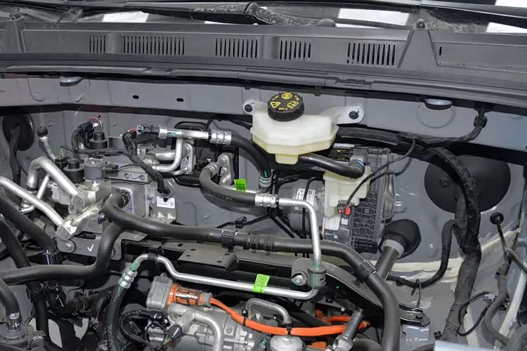 尚界H5拆车：“三层钢板”的防撞梁你见过吗？不减重就是硬刚！