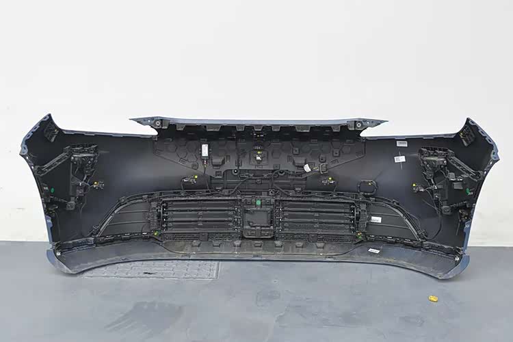 尚界H5拆车：“三层钢板”的防撞梁你见过吗？不减重就是硬刚！