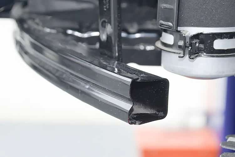 尚界H5拆车：“三层钢板”的防撞梁你见过吗？不减重就是硬刚！