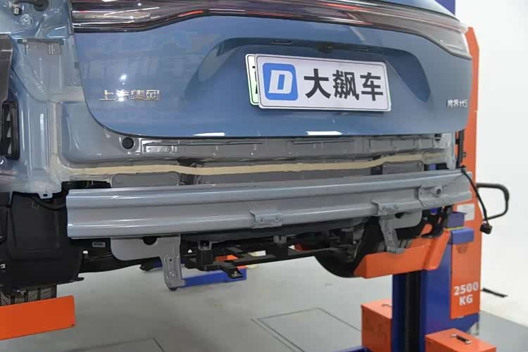 尚界H5拆车：“三层钢板”的防撞梁你见过吗？不减重就是硬刚！